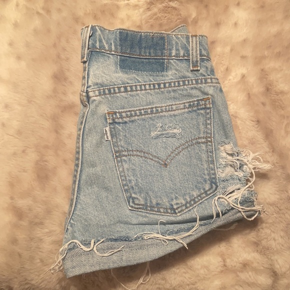 ✨Levi’s denim shorts✨ - Picture 3 of 5